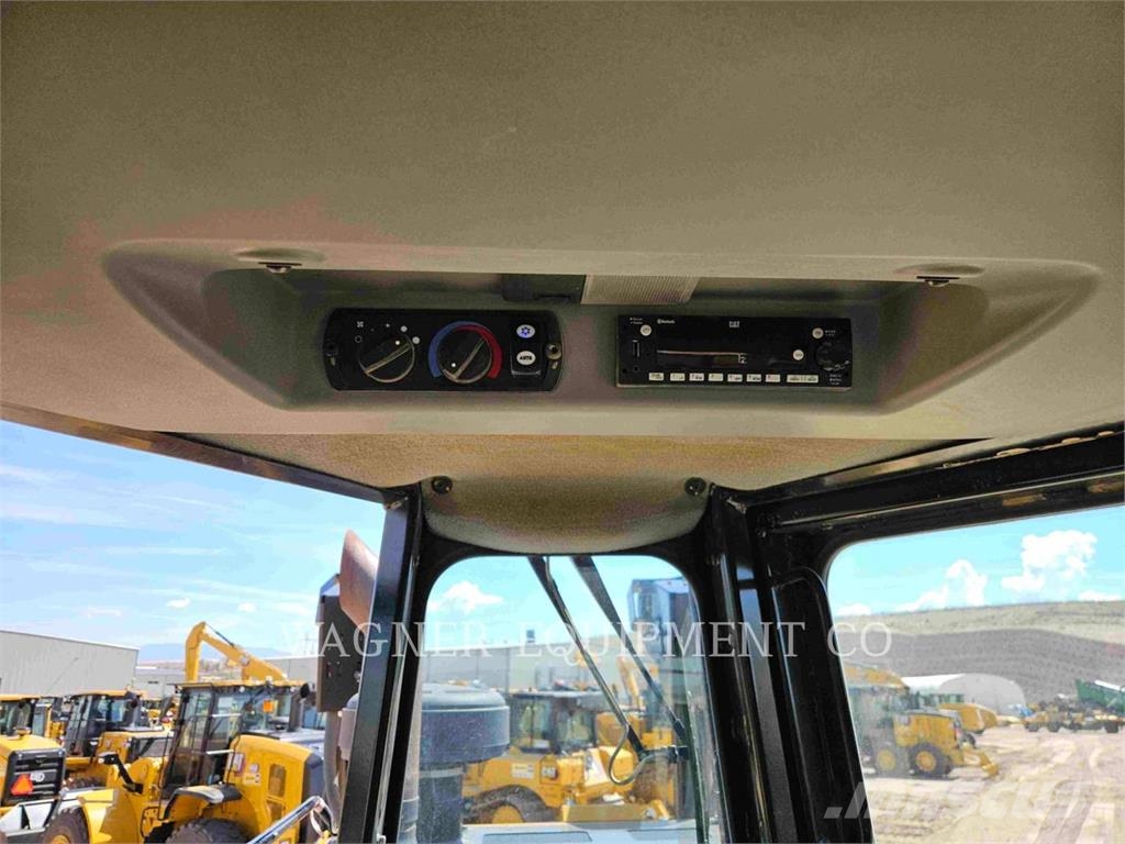 CAT D8T Crawler dozers