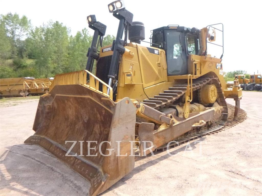 CAT D8T بلدوزرات مجنزرة