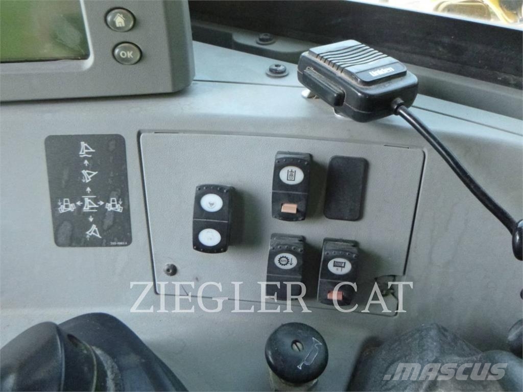 CAT D8T بلدوزرات مجنزرة