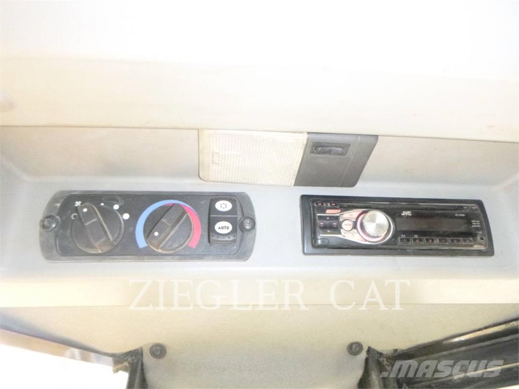 CAT D8T بلدوزرات مجنزرة
