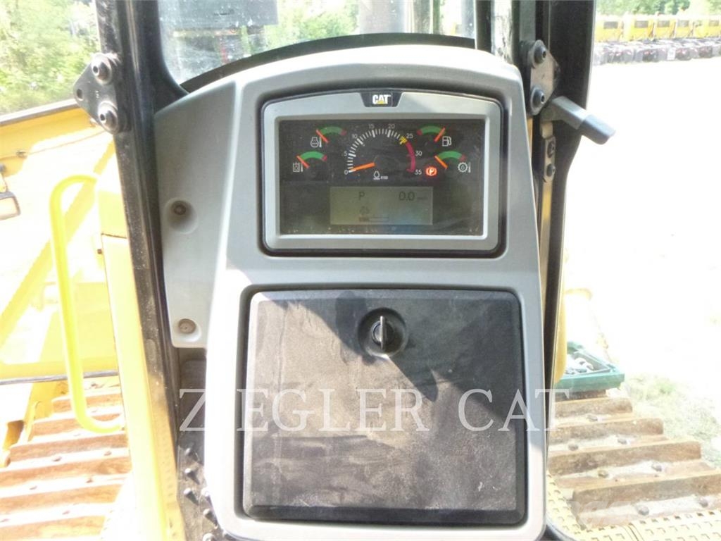 CAT D8T بلدوزرات مجنزرة