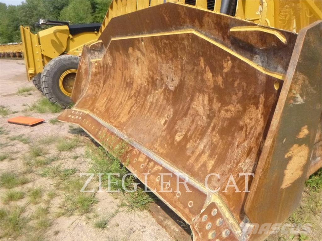 CAT D8T بلدوزرات مجنزرة