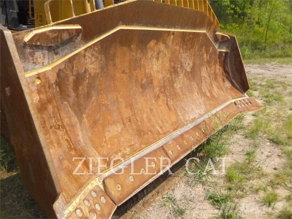 CAT D8T بلدوزرات مجنزرة