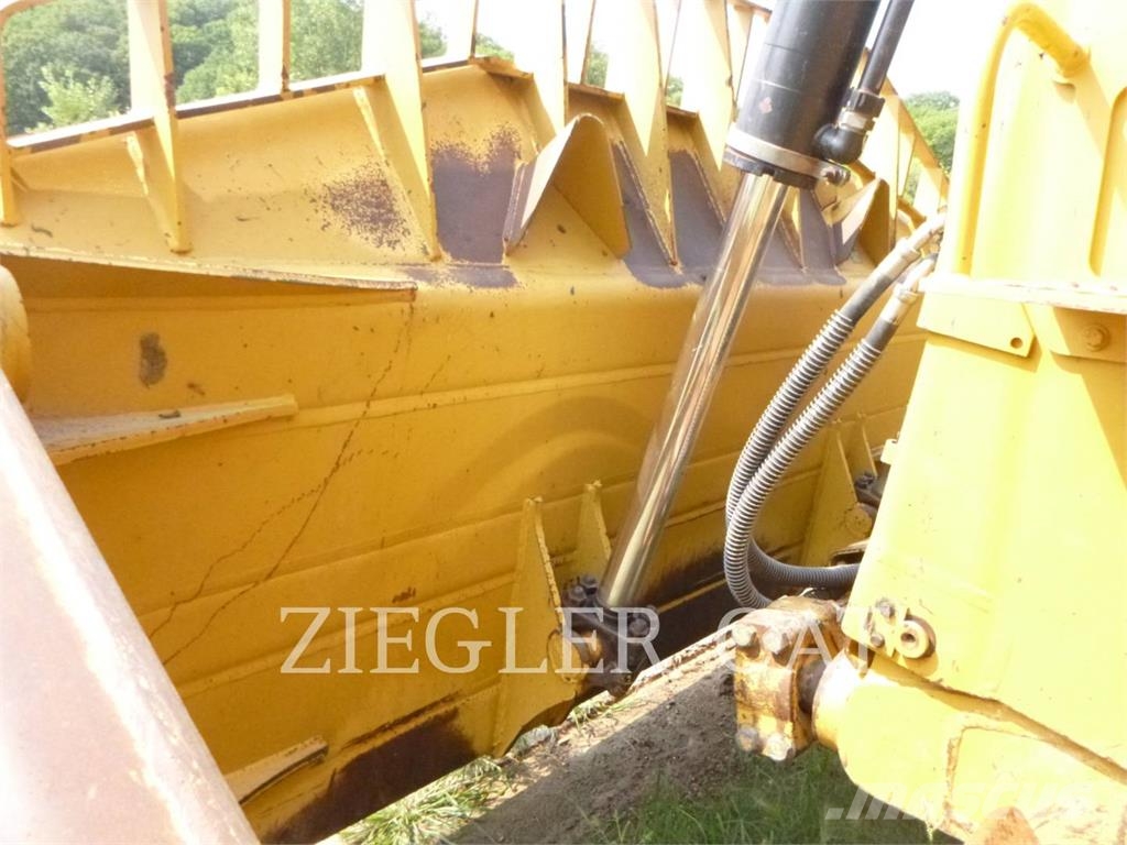 CAT D8T بلدوزرات مجنزرة