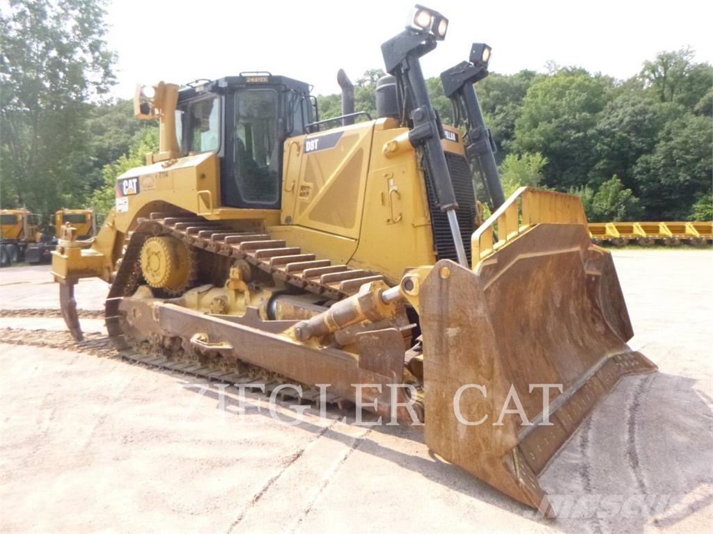 CAT D8T بلدوزرات مجنزرة