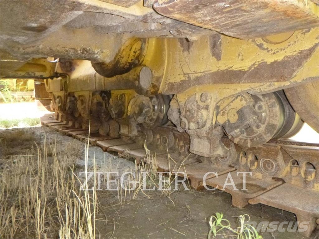 CAT D8T بلدوزرات مجنزرة