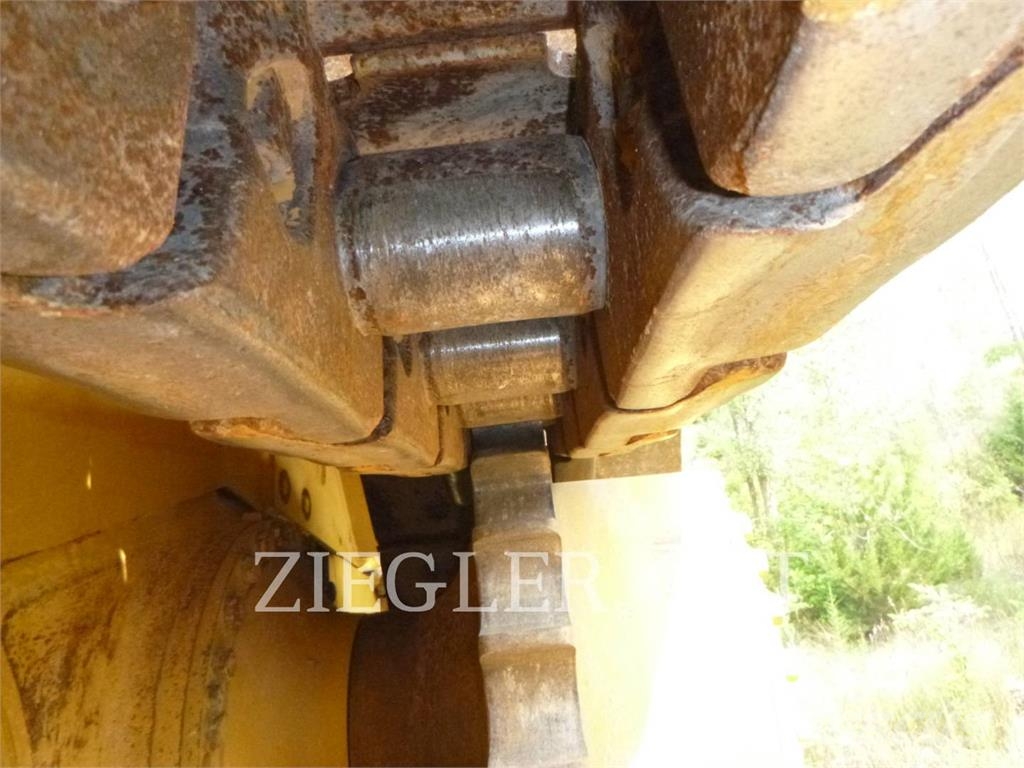 CAT D8T بلدوزرات مجنزرة