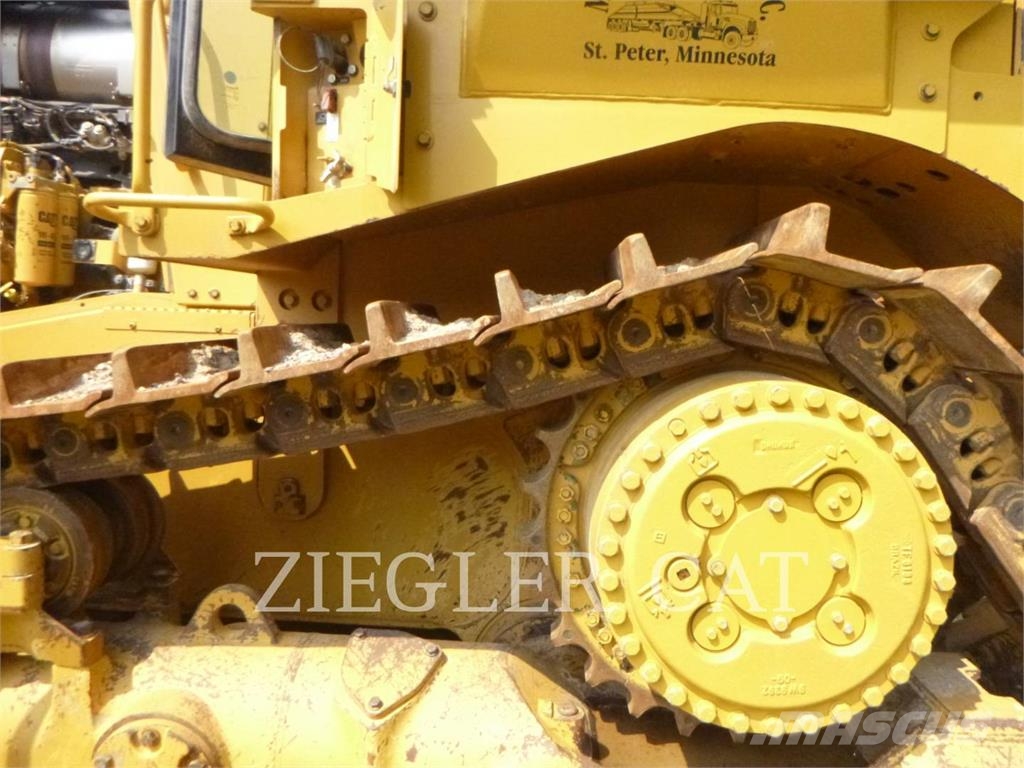 CAT D8T بلدوزرات مجنزرة