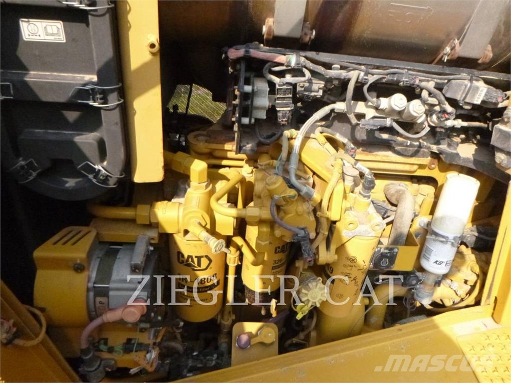 CAT D8T بلدوزرات مجنزرة