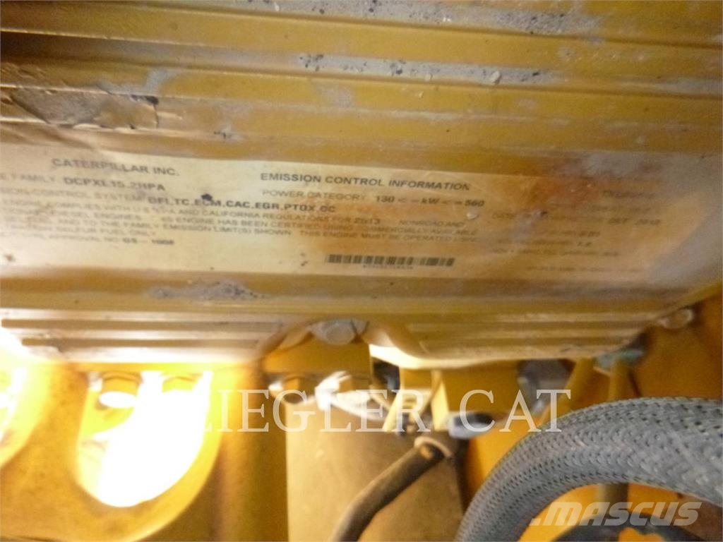 CAT D8T بلدوزرات مجنزرة