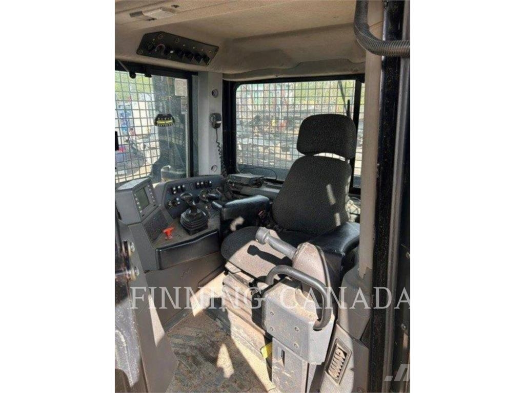 CAT D8T Buldozer sobre oruga