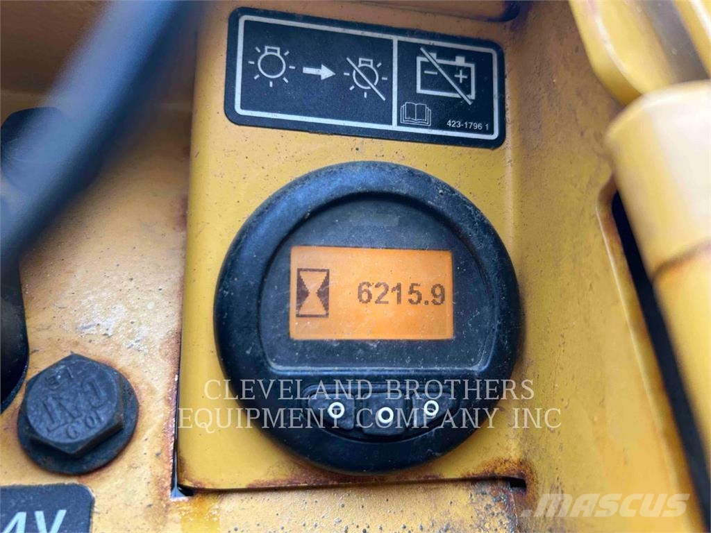 CAT D8T 履帶推土機