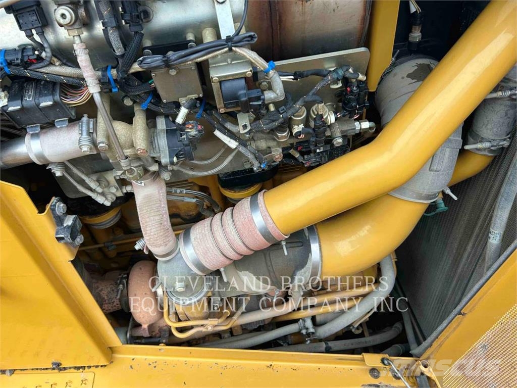 CAT D8T 履帶推土機