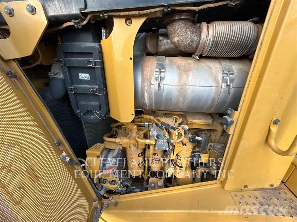 CAT D8T 履帶推土機
