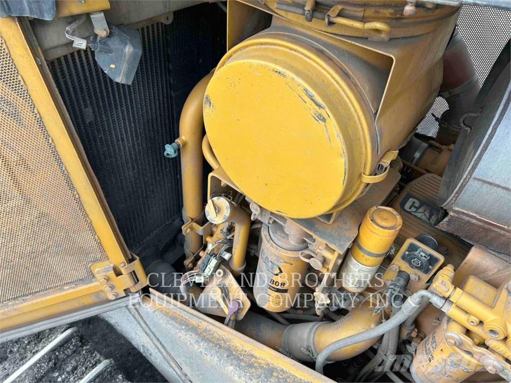CAT D8T 履帶推土機