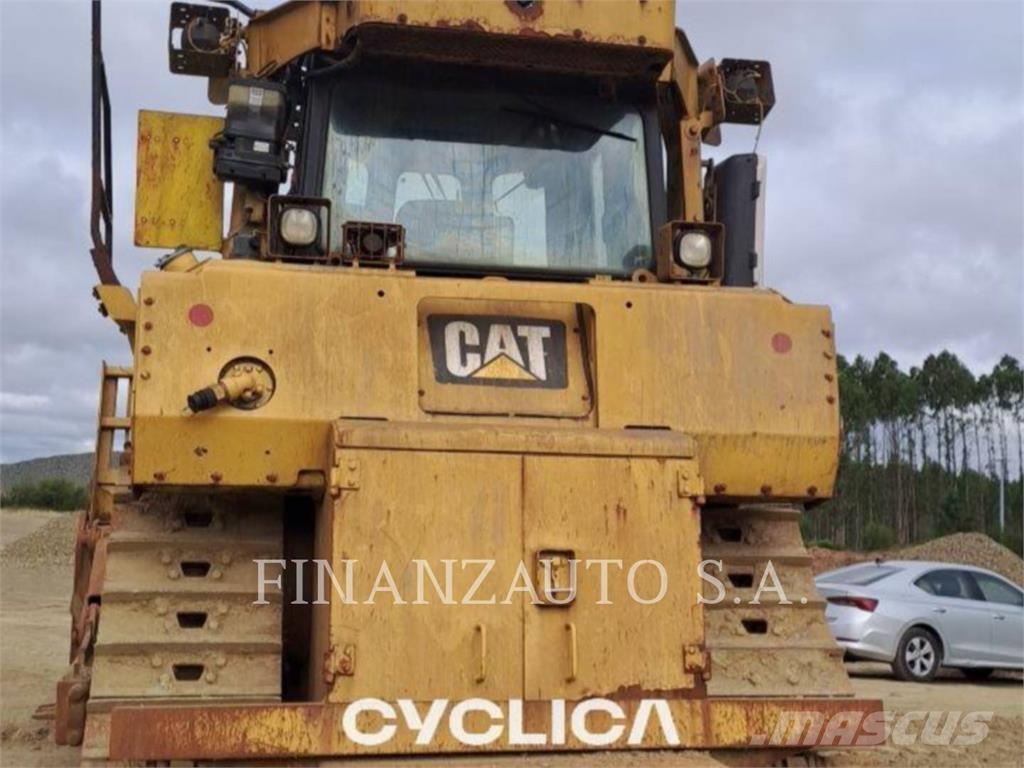 CAT D8T Telaketjupuskutraktorit