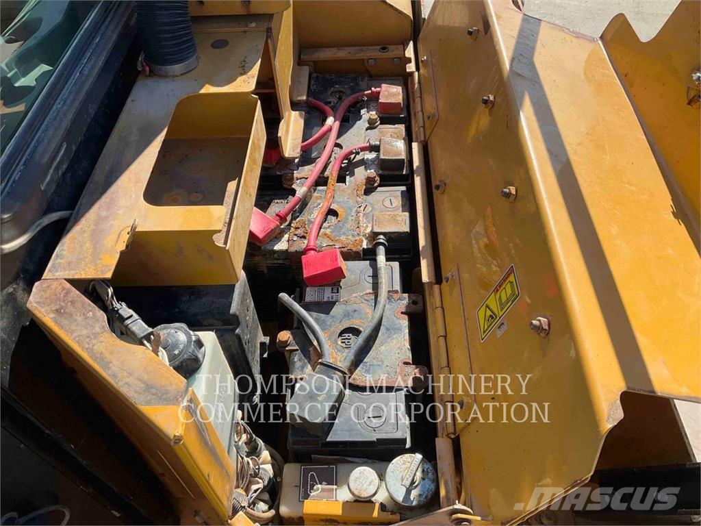 CAT D8T Kāpurķēžu buldozeri