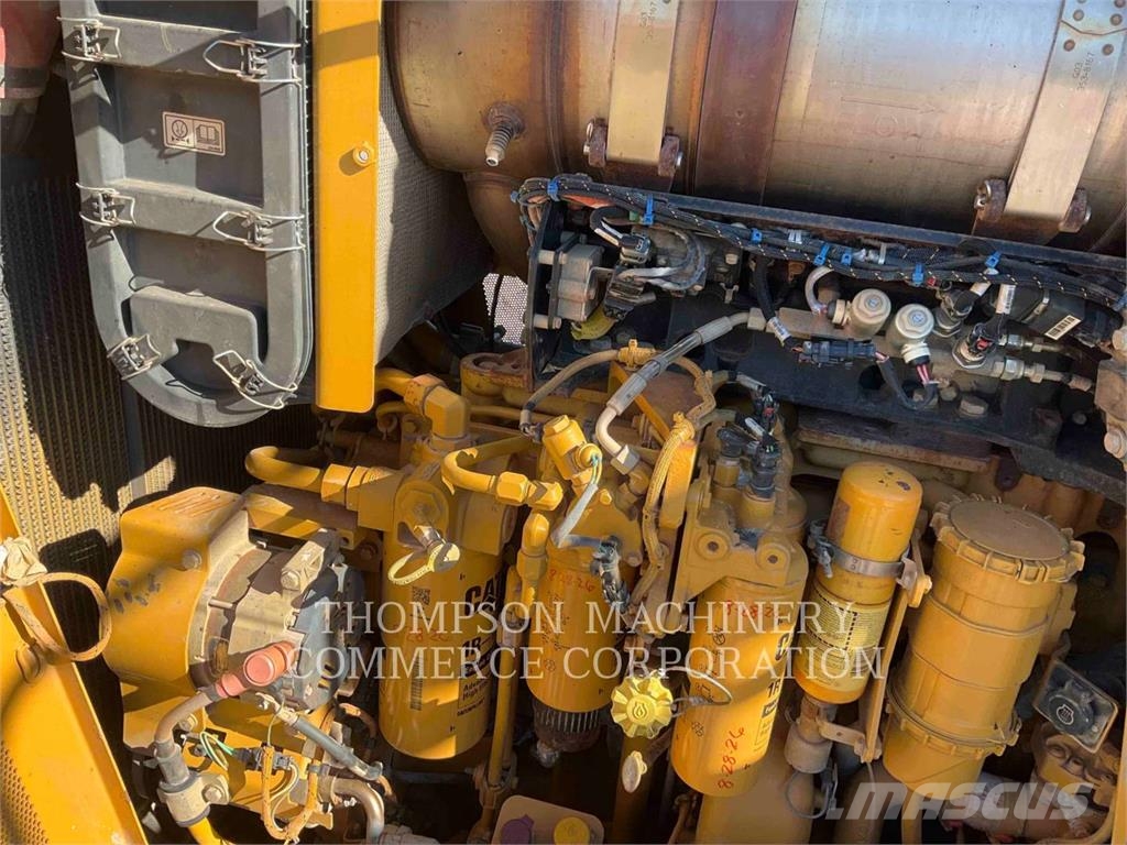 CAT D8T Kāpurķēžu buldozeri