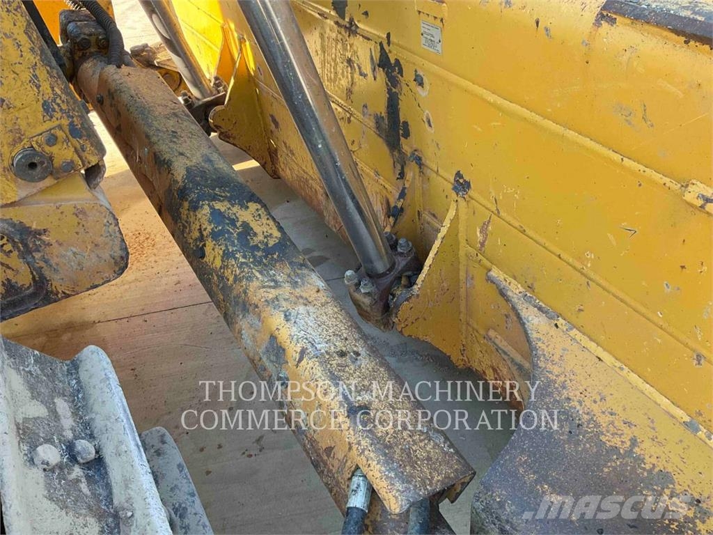 CAT D8T Kāpurķēžu buldozeri