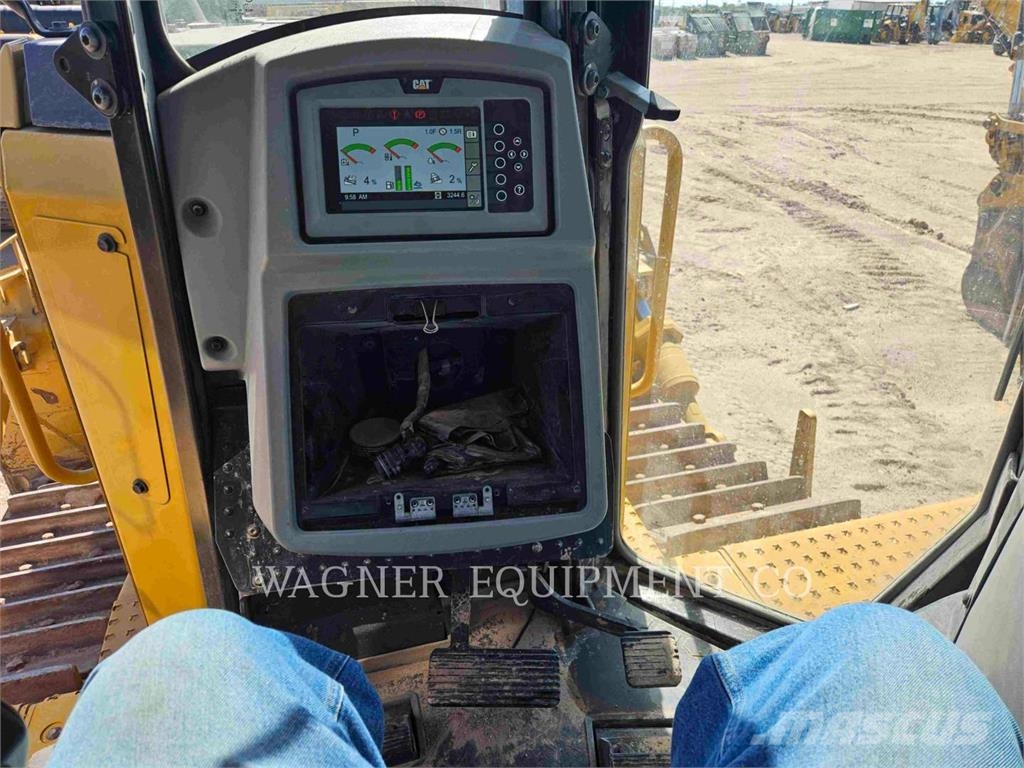 CAT D8T Crawler dozers