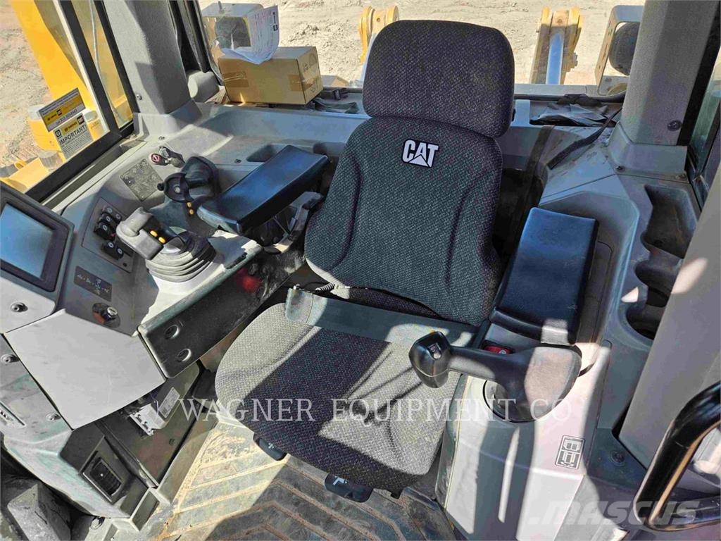 CAT D8T Crawler dozers