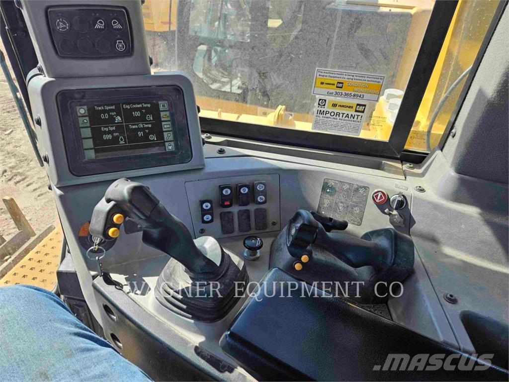 CAT D8T Crawler dozers