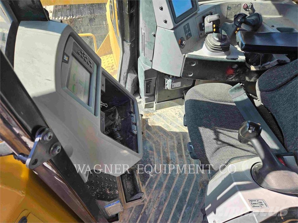 CAT D8T Crawler dozers