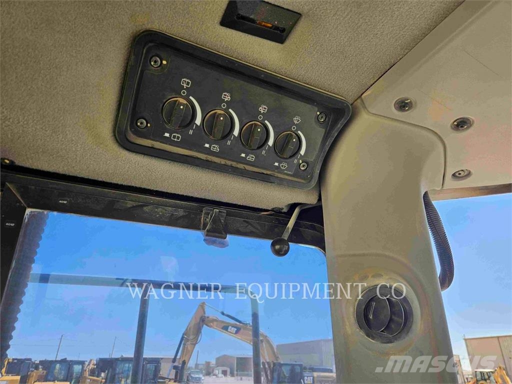 CAT D8T Crawler dozers