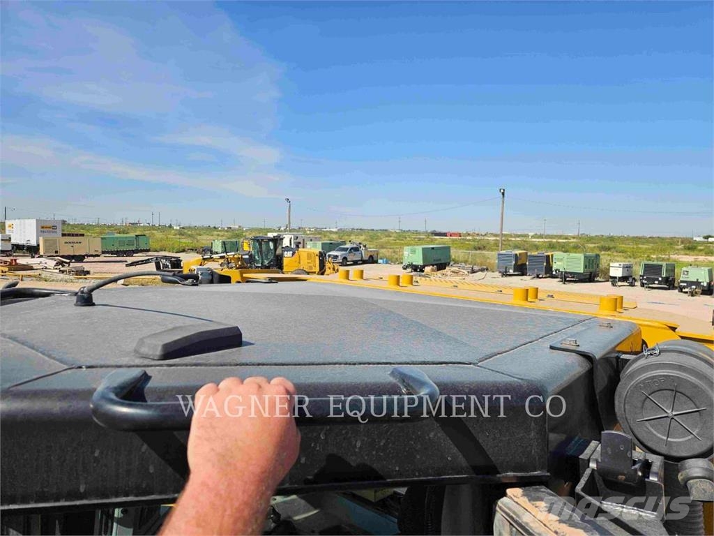CAT D8T Crawler dozers