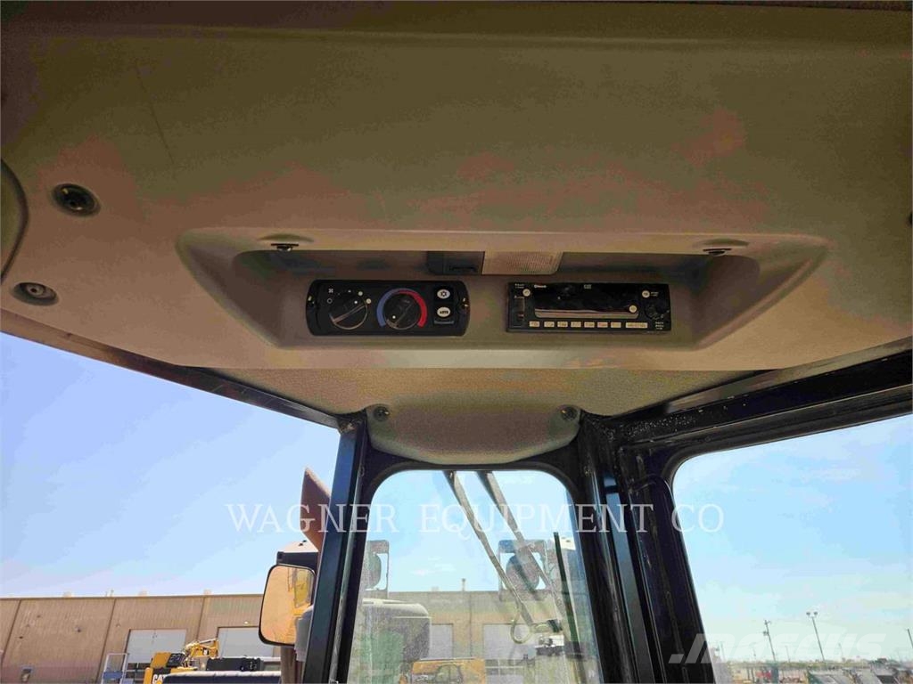 CAT D8T Crawler dozers