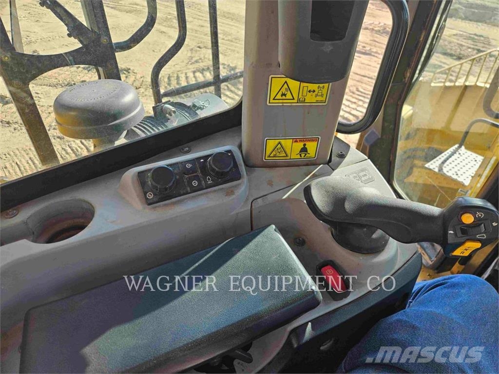 CAT D907 Buldožeri guseničari