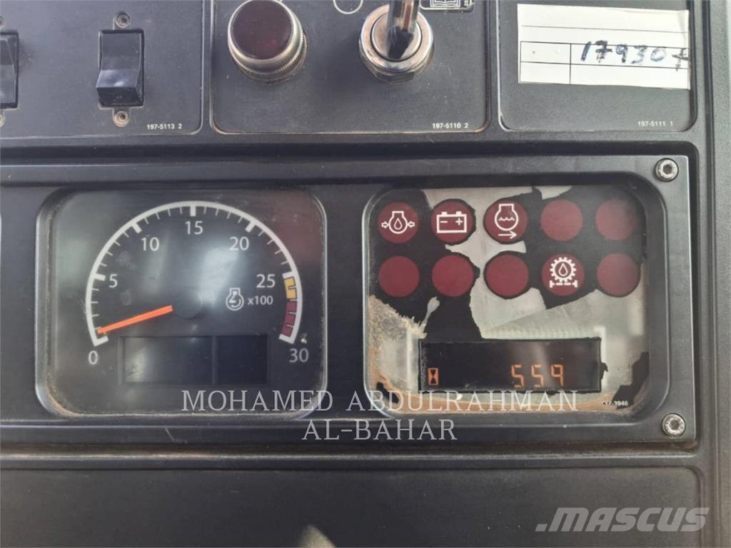 CAT D9RLRC بلدوزرات مجنزرة