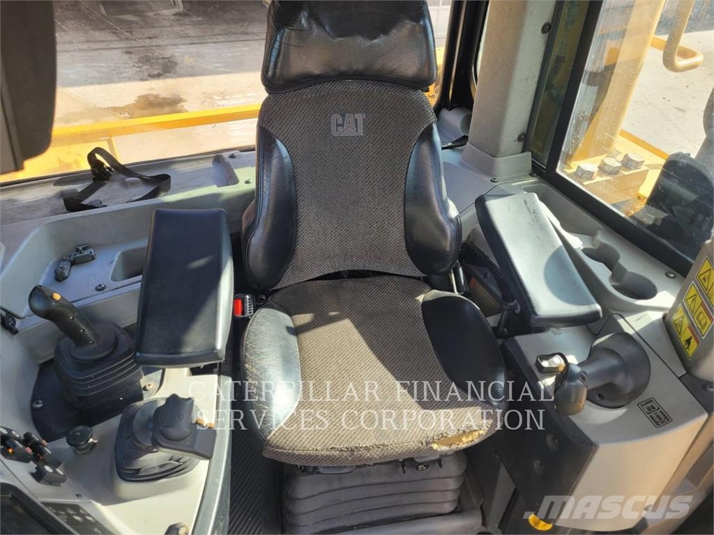 CAT D9T Buldožerji goseničarji