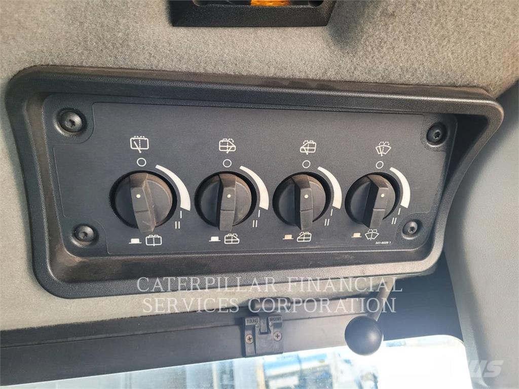 CAT D9T Buldožerji goseničarji