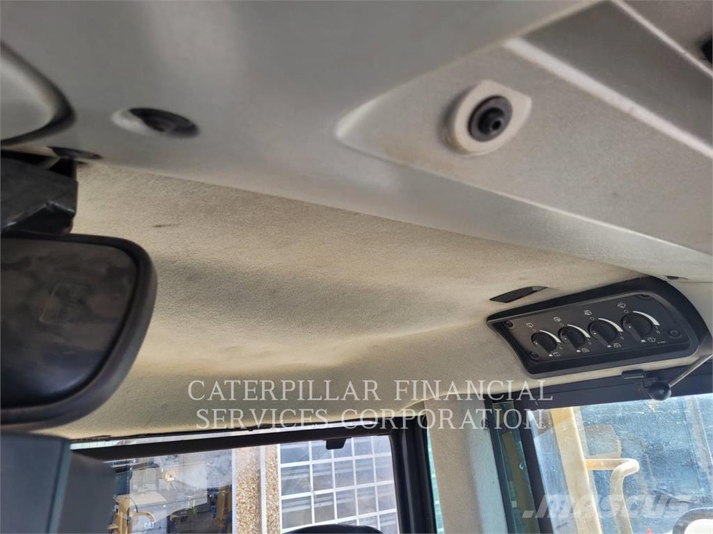 CAT D9T Buldožerji goseničarji