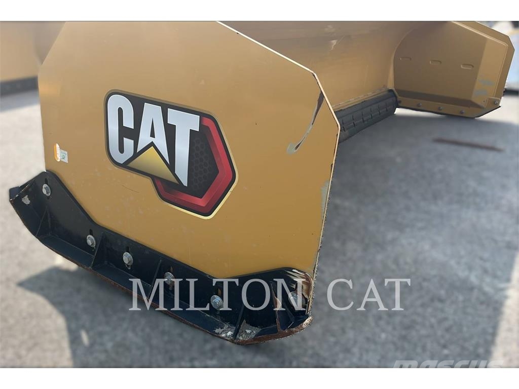 CAT ERPILLAR 12 FOOT SNOW PUSHER Snøfresere