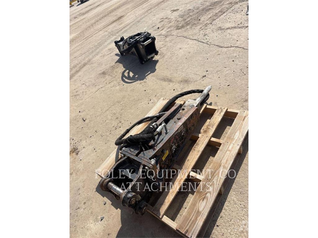 CAT HHB4F Skid steer mini nakladalci
