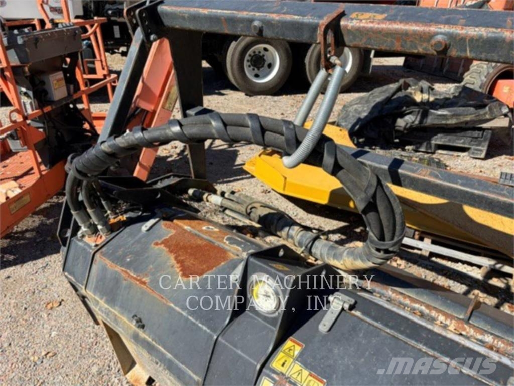 CAT HM415C 林業覆蓋機