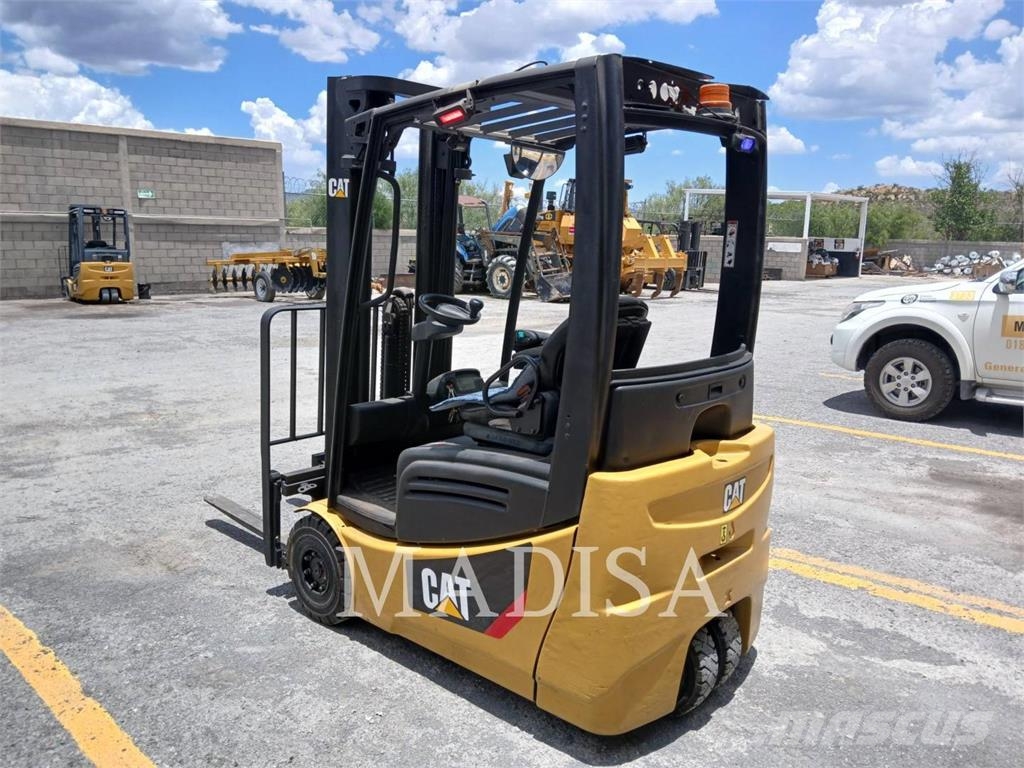CAT LIFT TRUCKS 2ETC3000 Electric forklifts
