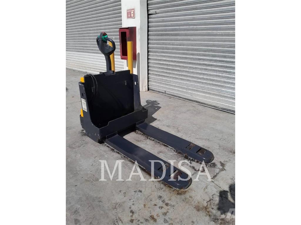 CAT LIFT TRUCKS EJE120E Golf carts