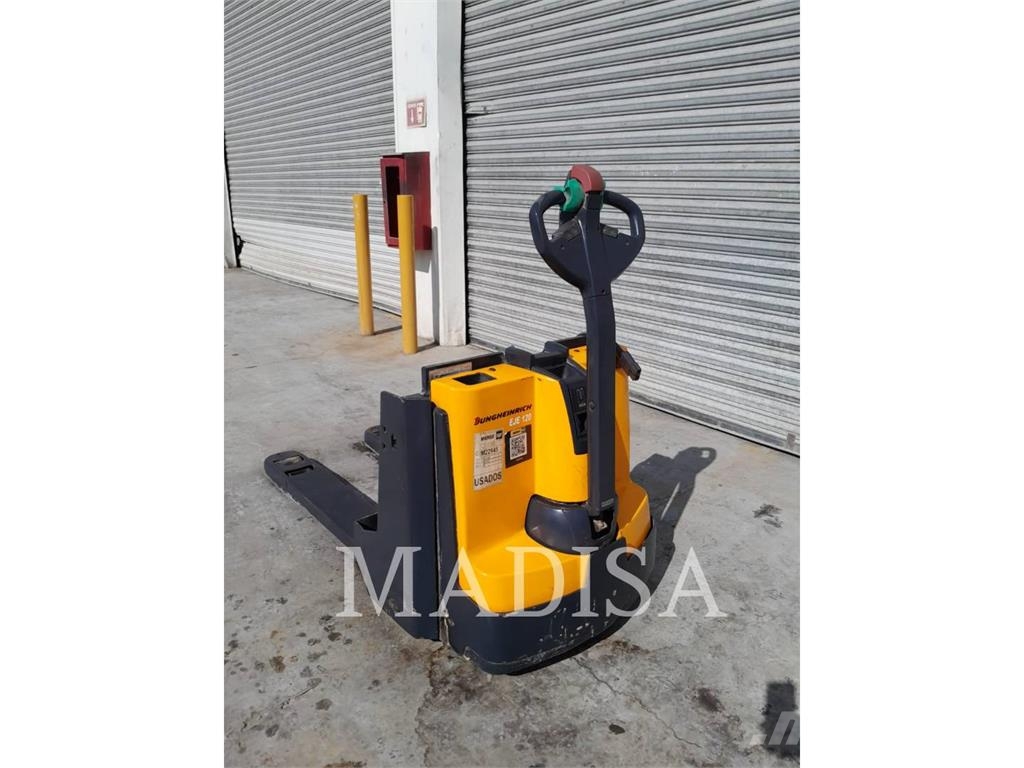 CAT LIFT TRUCKS EJE120E Golf carts