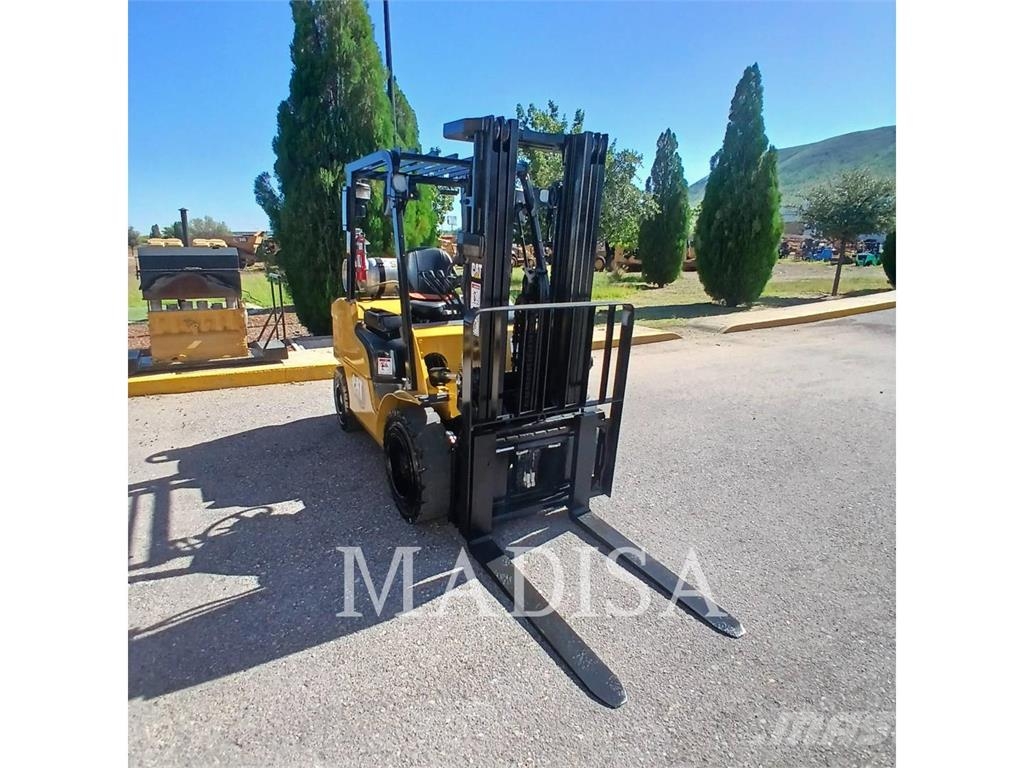 CAT LIFT TRUCKS GP30N5-LE شاحنات LPG