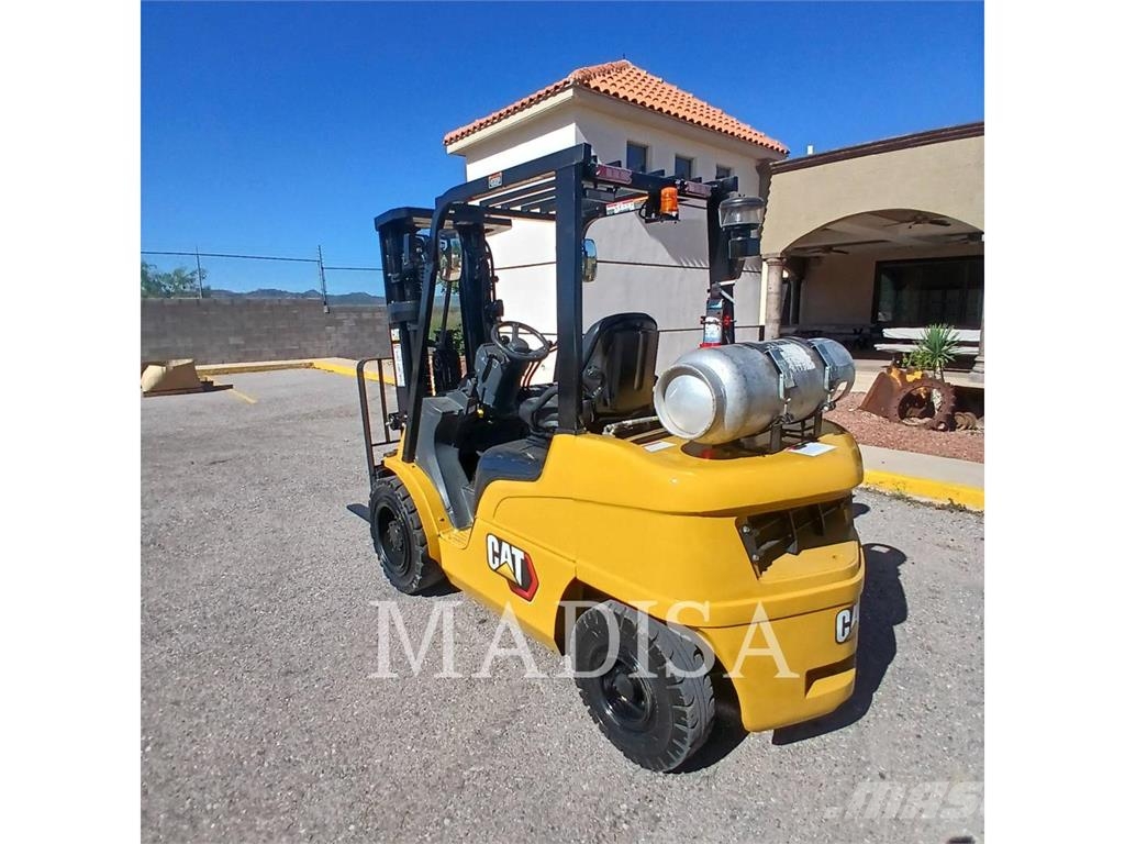 CAT LIFT TRUCKS GP30N5-LE شاحنات LPG