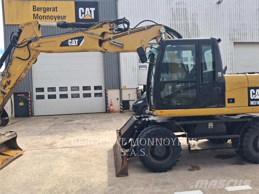 CAT M316D Pelle sur pneus
