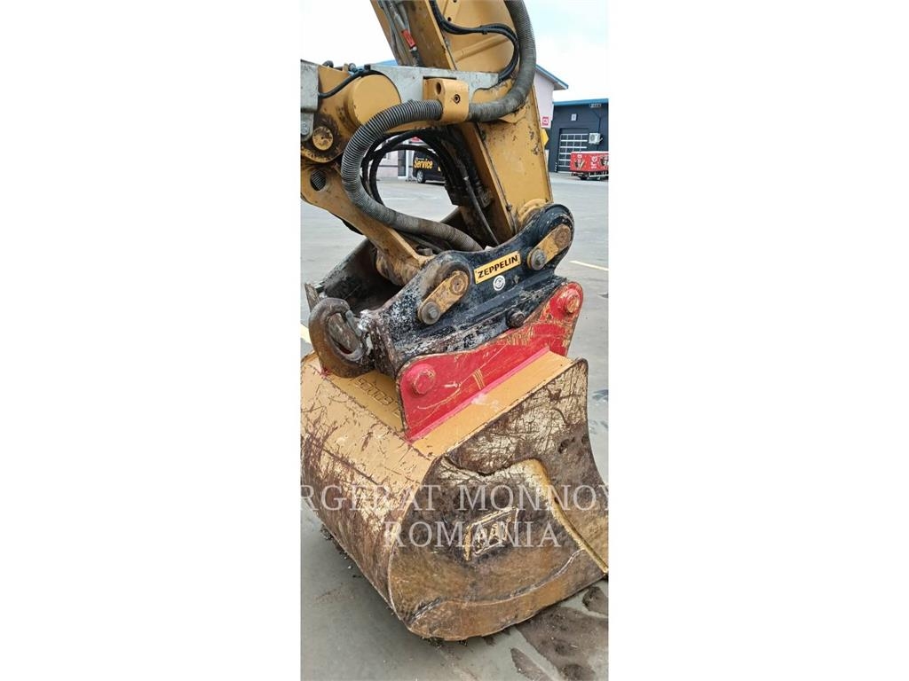 CAT M318F Pelle sur pneus