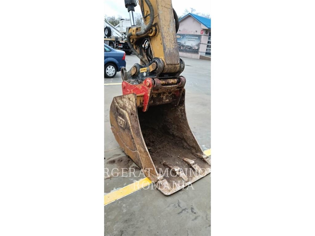 CAT M318F Pelle sur pneus