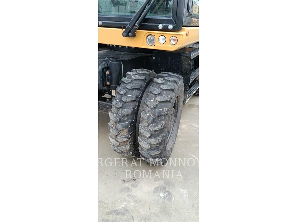 CAT M318F Pelle sur pneus