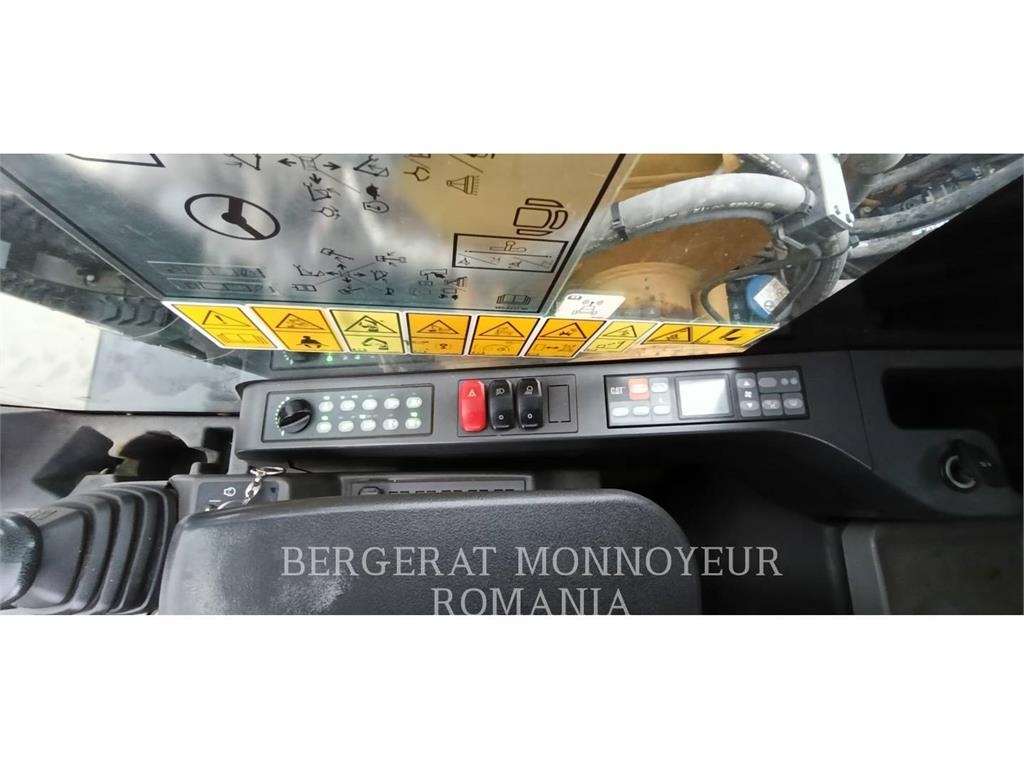 CAT M318F Pelle sur pneus