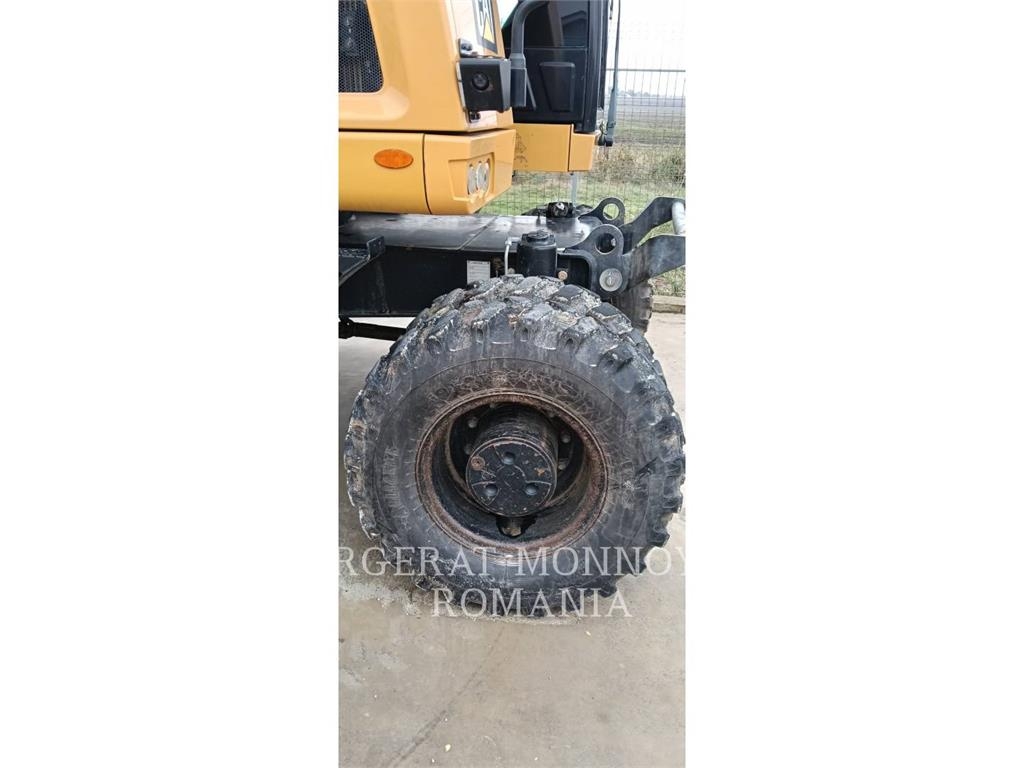CAT M318F Pelle sur pneus