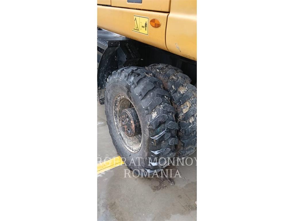 CAT M318F Pelle sur pneus